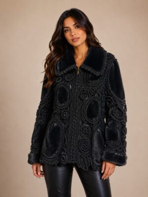 43d727d0-d9eb-4f96-9bd2-2d7adb575e19 Exclusive Handmade Crochet Wollen Jas Zwart/Grijs – Faux Fur Details – M t/m XL
