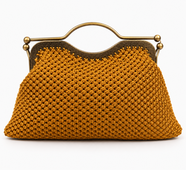 Handmade Macramé Clutch – Goudgeel met Vintage Metalen Frame