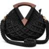 Nina’s Handmade Macramé Tas Zwart-Grijs met Natuurlijke Houten Sluiting & Rits