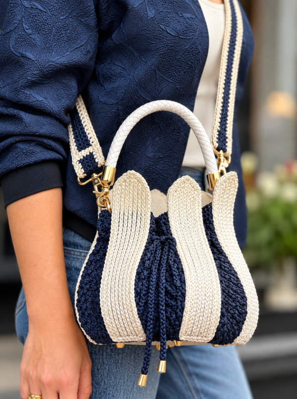 Handmade Crochet Tulip Bag – Navy & Ivory | Nina’s Handwork Boutique Amsterdam