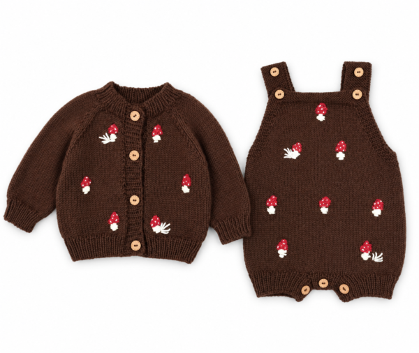 Handgemaakt babyrompertje  met vest van merinowol – Bruin met paddenstoeltjes – 3–12 maanden
